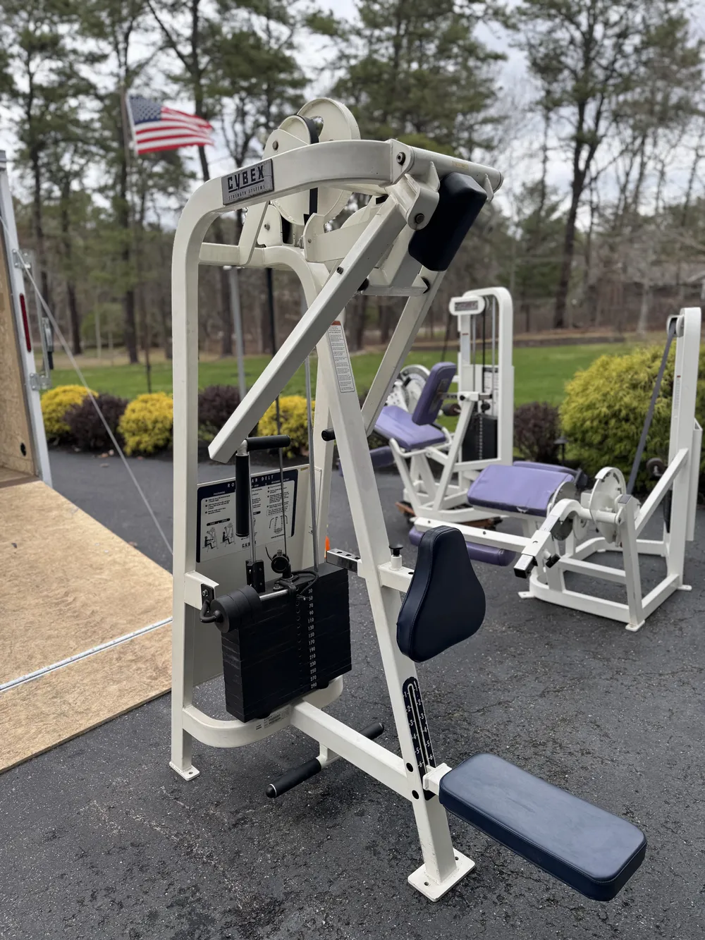 Cybex VR2 Rear Delt / Back Row | SRS Gym Solutions