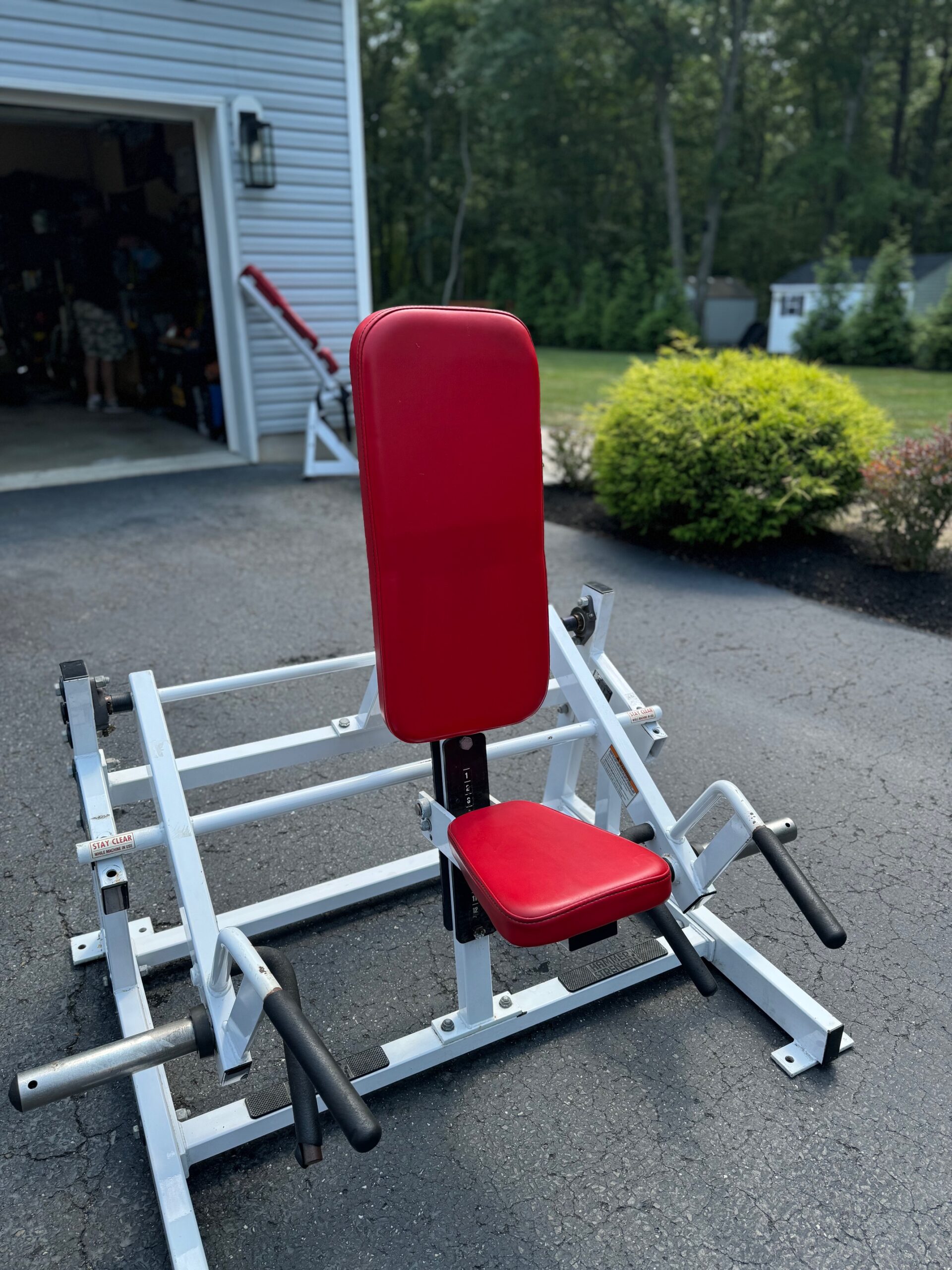 Hammer strength Seated Shoulder Shrug | SRS Gym Solutions